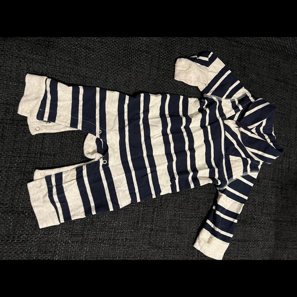 Cute striped onesie - Picture 1 of 2